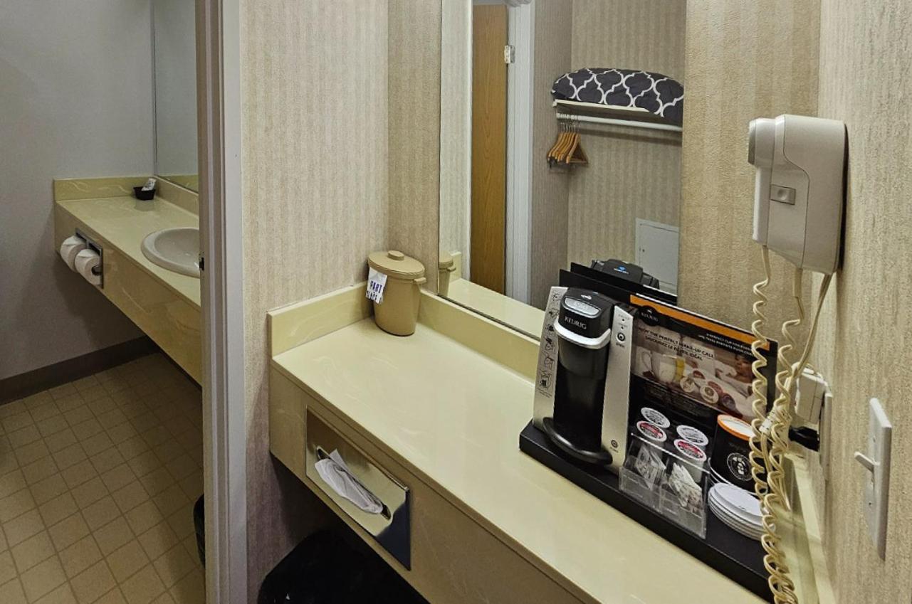 Perfect Inns & Suites Weyburn Zewnętrze zdjęcie